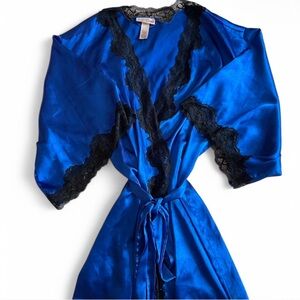 Elegant Blue Lace Trim Robe